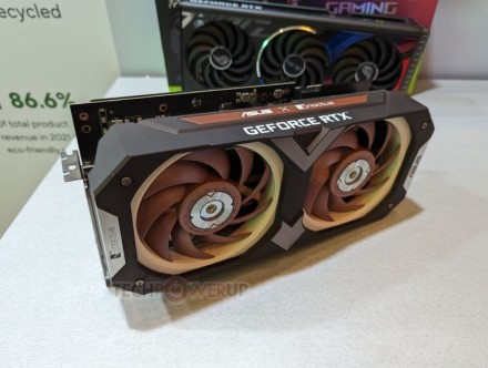 „ASUS GeForce RTX 4080 Noctua Edition“ turi net 4,3 lizdų aušinimą