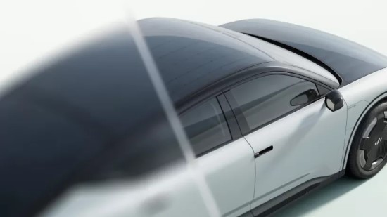 Olandai pristatė neįtikėtinais sprendimais aprūpintą automobilį „Lightyear 2“