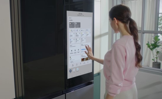 „CES 2023“ naujienos: šaldytuvas, kuriame žiūrėsite „TikTok“ vaizdo įrašus ir patarimus dalinanti orkaitė
