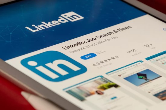 „LinkedIn“ vartotojų ir darbdavių pamėgta „Easy Apply“ funkcija: ekspertas aiškina, kada ja naudotis nereikėtų