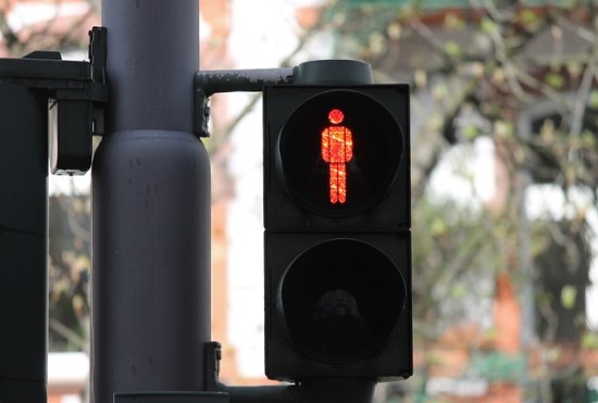Mygtukai prie šviesoforų: apgaulė ar realiai veikianti priemonė?