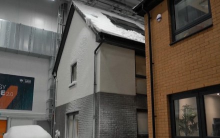Milžiniškoje laboratorijoje išbandomi ateities namai / LRT stop kadras Milžiniškoje laboratorijoje išbandomi ateities namai / LRT stop kadras