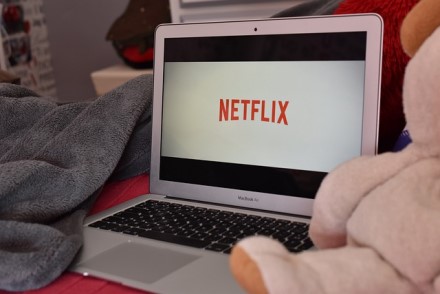 „Netflix“ netyčia atskleidė, kaip ribos slaptažodžių dalijimąsi