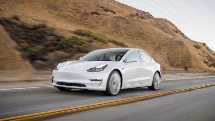„Tesla“ didina gamybos apimtis, o tai lėmė vienas didžiulis žingsnis