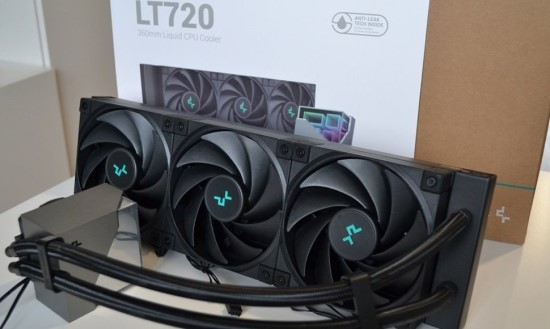 „Deepcool LT720“ aušinimo skysčiu sistema / N. Davalgos nuotr.