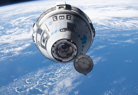„Starliner“ artėja prie TKS. 2022 metų gegužė. Šaltinis: NASA