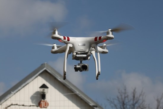 Danguje – dronai: kada jų skrydžiai tampa pažeidimu