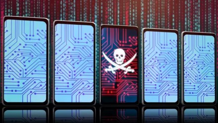 Pavojaus „Android“ telefonų savininkams: virusas gali pavogti ne tik slaptažodį, bet ir  pinigus