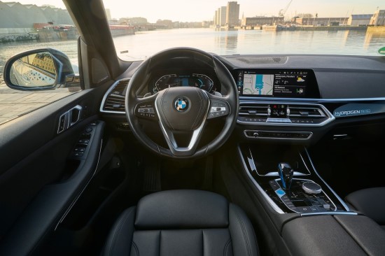 BMW išleis vandeniliu varomą visureigį – „BMW iX5 Hydrogen“