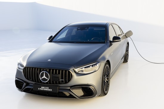 „Mercedes-AMG“ S klasė: privataus lėktuvo komforto ir F-1 bolido dinamikos sintezė