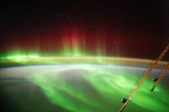 Iš Tarptautinės kosminės stoties pastebėta pašvaistė. Spalio 11 d. geomagnetinė Saulės audra sukėlė auroras, kurios nusidriekė iki pat Niujorko. / NASA