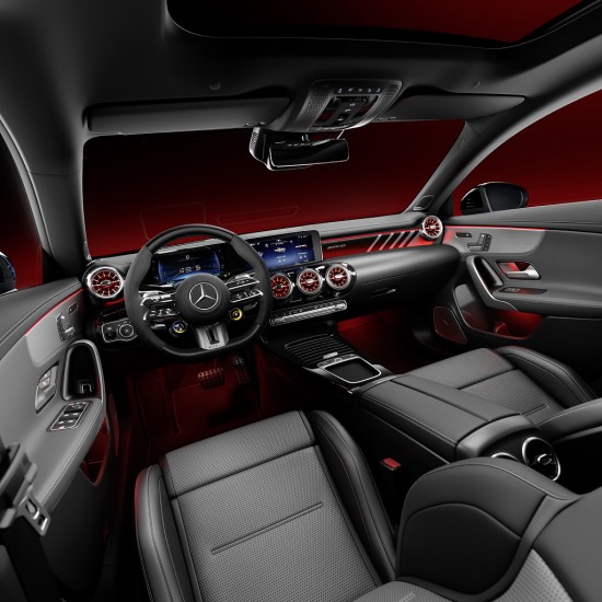 Naujasis „Mercedes-Benz CLA“ – tvirtas charakteris kompaktiškų automobilių klasėje Naujasis „Mercedes-Benz CLA“ – tvirtas charakteris kompaktiškų automobilių klasėje