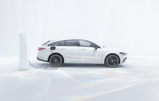 Naujasis „Mercedes-Benz CLA“ – tvirtas charakteris kompaktiškų automobilių klasėje Naujasis „Mercedes-Benz CLA“ – tvirtas charakteris kompaktiškų automobilių klasėje