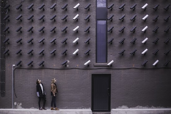 Pasikabinti vaizdo stebėjimo kamerą neužtenka: pažeidus žmogaus privatumo teises medžiaga lieka nieko verta