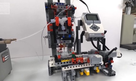 Iš „Lego“ sukurtas 3D biospausdintuvas / „YouTube“/Ekrano nuotr.