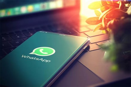 „WhatsApp“ netrukus gali pasipildyti naujove, kuri leis greičiau peržiūrėti judančius paveiksliukus