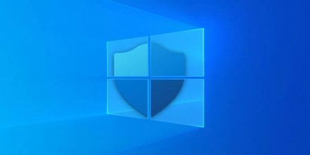 Teigiama, kad „Microsoft Defender“ apkrauna sistemą labiau nei konkurentų antivirusinės programos