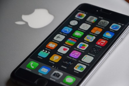 „iPhone“ netrukus galės atkartoti jūsų balsą: prireiks vos 15 minučių