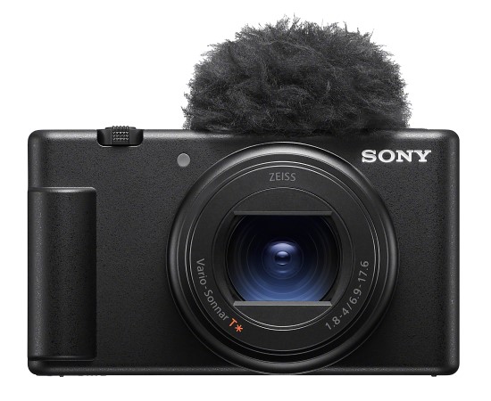 „Sony“ pristato naują vlog kamerą „ZV-1 II“ su itin plataus kampo priartinančiu objektyvu