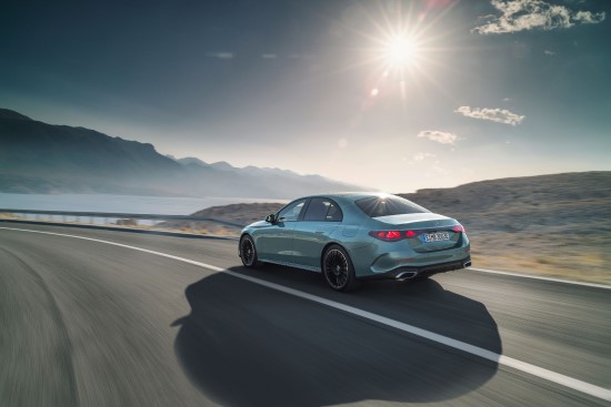 Tiltas į elektrinę ateitį: „Mercedes-Benz“ pristatė visiškai naują „E-klasę“ Tiltas į elektrinę ateitį: „Mercedes-Benz“ pristatė visiškai naują „E-klasę“