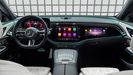 Tiltas į elektrinę ateitį: „Mercedes-Benz“ pristatė visiškai naują „E-klasę“ Tiltas į elektrinę ateitį: „Mercedes-Benz“ pristatė visiškai naują „E-klasę“