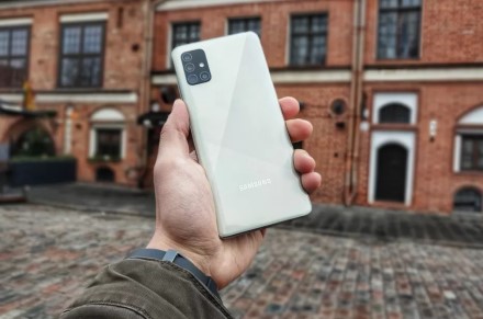 Kai kuriems „Samsung“ telefonų turėtojams teks nusivilti: aiškėja, kurie įrenginiai nesulauks didžiausio metų atnaujinimo