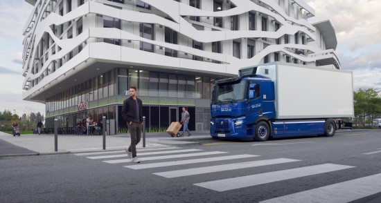 Saugumo funkcijos ir skaitmenizacija „Renault Trucks“ sunkvežimiuose