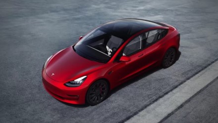 „Tesla“ ketina atnaujinti „Model 3“: naujoji versija turėtų pasiūlyti dar daugiau kilometrų su vienu įkrovimu „Tesla“ ketina atnaujinti „Model 3“: naujoji versija turėtų pasiūlyti dar daugiau kilometrų su vienu įkrovimu