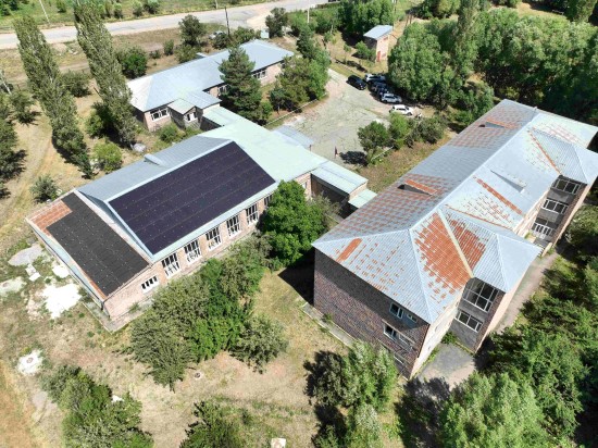 Armėnijos darželius ir mokyklas elektra aprūpins lietuviškos saulės elektrinės