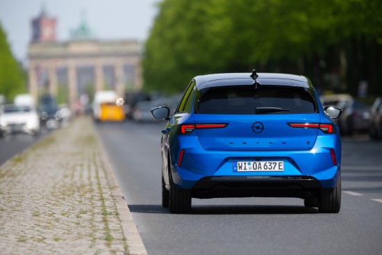 Lietuvoje debiutuoja elektrinė „Opel Astra“ versija