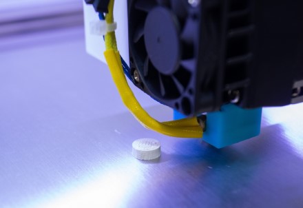 LSMU pradėjo veikti pirmasis validuotas trimatis vaistų spausdintuvas LSMU pradėjo veikti pirmasis validuotas trimatis vaistų spausdintuvas