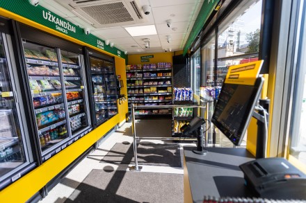 „Iki“ atidarė naujovišką autonominę parduotuvę – apsipirkti per kelias minutes bus galima ir naktį