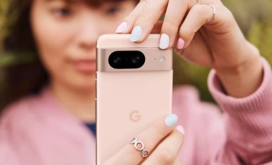 „Google“ oficialiai pristatė naujuosius „Pixel 8“ telefonus