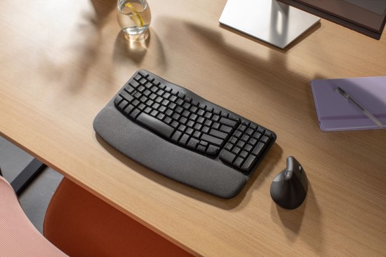 „Logitech“ pristato ergonomiškus „Wave Keys“, užtikrinančius didesnį darbuotojų komfortą ir gerovę