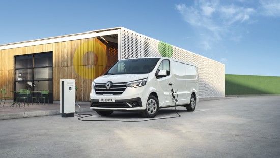 Komercinio transporto lyderė „RENAULT“ pristato elektrinę kultinio „TRAFIC“ versiją