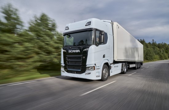 „Scania“ pradėjo naujos kartos elektra varomų sunkvežimių gamybą