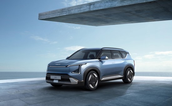 „Kia“ pristatė naująjį elektromobilį EV5 ir du koncepcinius modelius