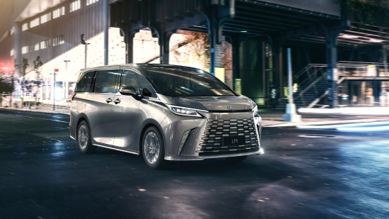 Japonai pristatė novatorišką prabangaus mobilumo sprendimą – naująjį „Lexus LM“