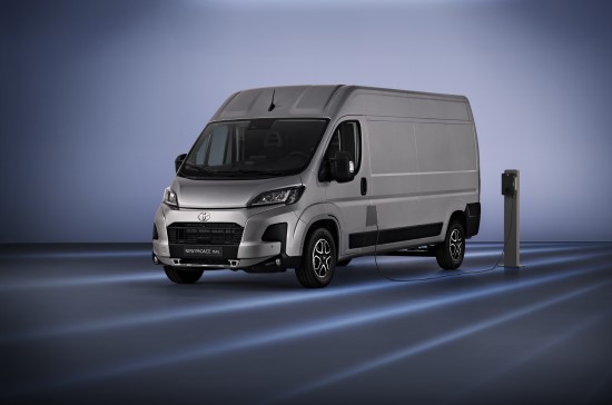 „Toyota“ komercinių automobilių gamą papildė naujasis „Proace Max“