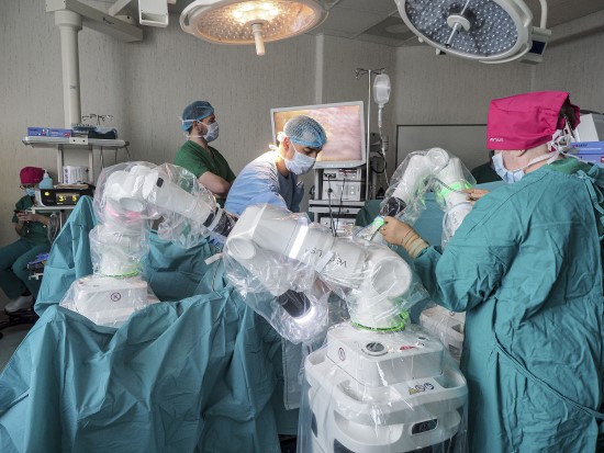 Nacionaliniame vėžio institute atlikta pirmoji robotu asistuojama operacija