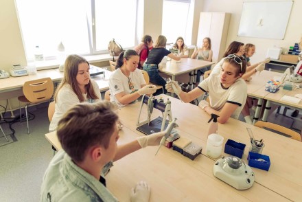 Kartu su VDU studentais, studijas pradeda ir gausus būrys Lietuvos moksleivių