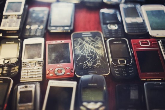 Visoje ES – milijonai nebenaudojamų telefonų: kodėl jų tiek daug ir kokią naudą iš jų galime gauti?