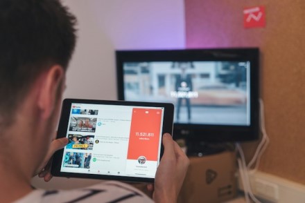 „YouTube“ įdiegė vaizdo įrašų spalvų diferencijavimą, kol kas tik atskiriems naudotojams „YouTube“ įdiegė vaizdo įrašų spalvų diferencijavimą, kol kas tik atskiriems naudotojams