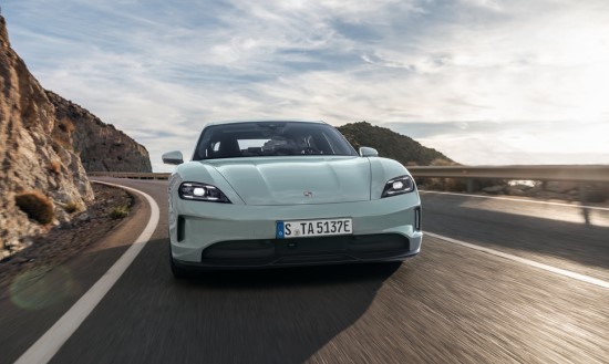 „Porsche“ pristato naująjį elektra varomą „Taycan“