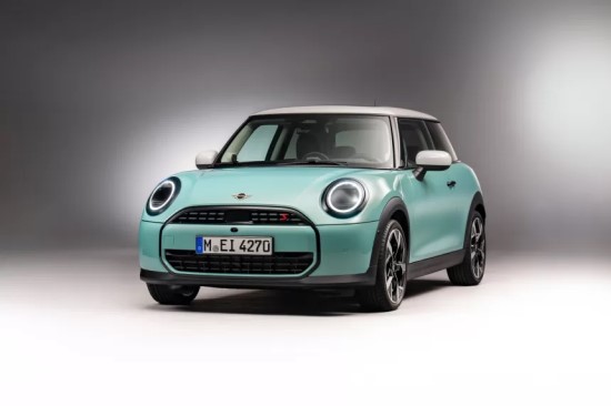 „Mini“ gamoje debiutuos benzininiai „Cooper C“ ir „Cooper S“ modeliai