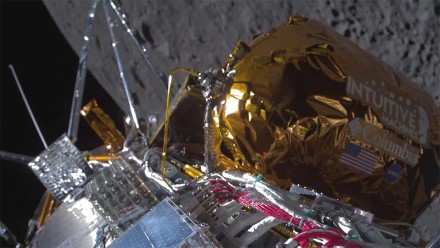 Amerikietiškas „Nova-C“ modulis nukrito ant šono nusileidžiant Mėnulyje – tai trukdo susisiekti su Žeme
