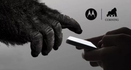 „Motorola“ sudarė bendradarbiavimo sutartį su „Corning“ ir pristatė „Smart Connect“ galimybę