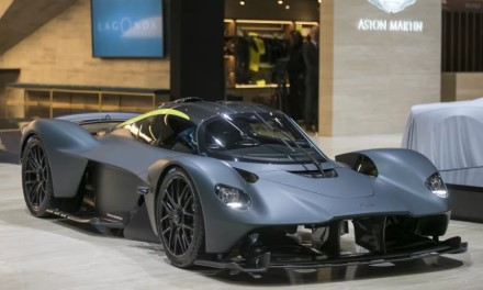 „Aston Martin“ keičia savo planus: bendrovė nusprendė atidėti pirmojo savo elektromobilio gamybą
