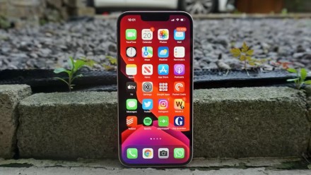 „Apple“ pasakė kas laukia tų „iPhone“ turėtojų, kurie išvyks iš Europos