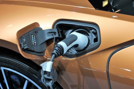 Planuojate pirkti elektrinį automobilį? Štai ką turite žinoti apie jo įkrovimą namuose Planuojate pirkti elektrinį automobilį? Štai ką turite žinoti apie jo įkrovimą namuose
